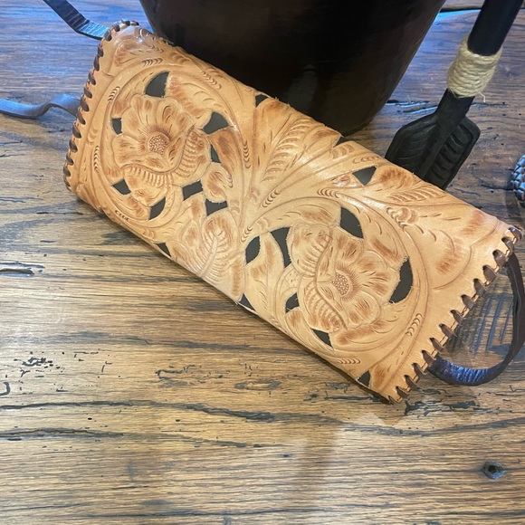 JUAN ANTONIO TOOLED CLUTCH - Picture 3 of 7